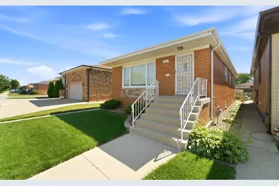 11607 S Avenue J, Chicago, IL 60617 - Photo 2