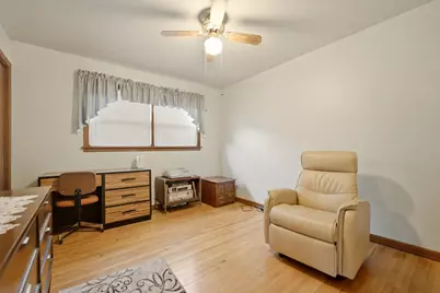 11607 S Avenue J, Chicago, IL 60617 - Photo 14