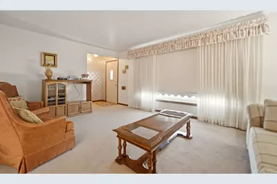 11607 S Avenue J, Chicago, IL 60617 - Photo 4