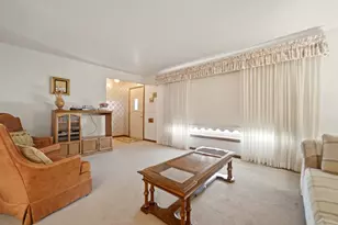 11607 S Ave J, Chicago, IL 60617 - Photo 4