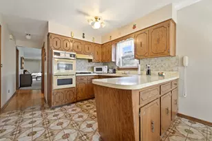 11607 S Ave J, Chicago, IL 60617 - Photo 10