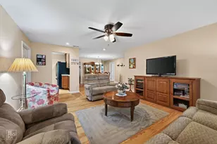 606 Banbury Ct, Roselle, IL 60172 - Photo 14
