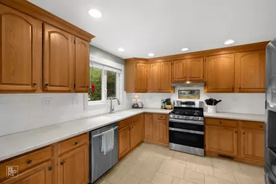 605 Banbury Court, Roselle, IL 60172 - Photo 6