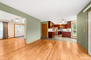 920 Fairfax Ct, Elgin, IL 60120 - Photo 6