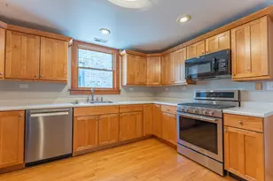 5325 W Montrose Ave, Chicago, IL 60641 - Photo 4