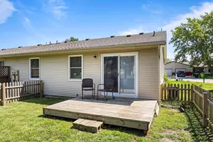 2135 Ivy Ct, Champaign, IL 61821 - Photo 6