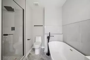 510 S Annandale Dr, Lake in the Hills, IL 60156 - Photo 12