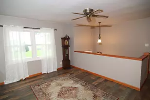 212 Valleyview Dr, Orangeville, IL 61060 - Photo 8