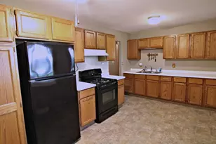 212 Valleyview Dr, Orangeville, IL 61060 - Photo 10