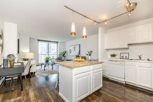 545 N Dearborn St, Chicago, IL 60654 - Photo 2
