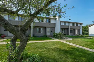 10 Briarcliff Ct, Bourbonnais, IL 60914 - Photo 2