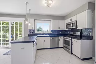 635 N Brookdale Dr, Schaumburg, IL 60194 - Photo 4