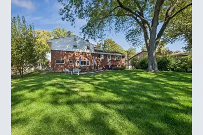 1323 W Sigwalt Street, Arlington Heights, IL 60005 - Photo 16