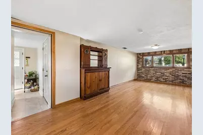 1323 W Sigwalt Street, Arlington Heights, IL 60005 - Photo 6