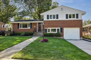 1323 W Sigwalt St, Arlington Heights, IL 60005 - Photo 1