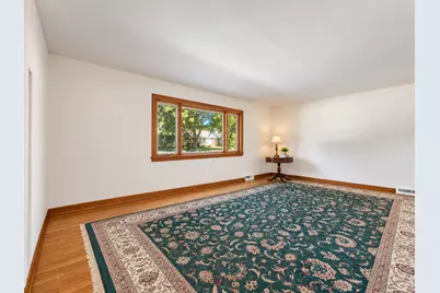 1323 W Sigwalt Street, Arlington Heights, IL 60005 - Photo 2