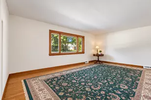 1323 W Sigwalt St, Arlington Heights, IL 60005 - Photo 2