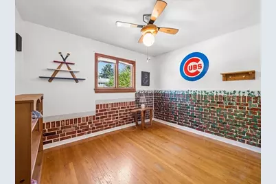 1323 W Sigwalt Street, Arlington Heights, IL 60005 - Photo 14