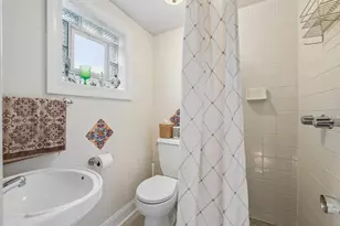 1323 W Sigwalt St, Arlington Heights, IL 60005 - Photo 8
