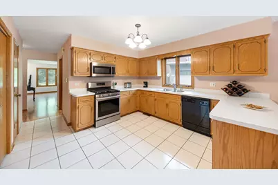 14241 S Mackinaw Avenue, Burnham, IL 60633 - Photo 10