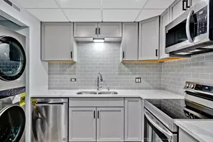 3849 N Parkway Dr, Northbrook, IL 60062 - Photo 6