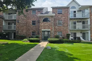 4402 W Shamrock Ln, McHenry, IL 60050 - Photo 1