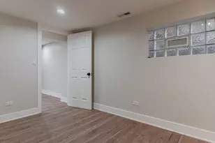 9207 S Greenwood Ave, Chicago, IL 60619 - Photo 26