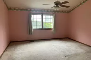 40W003 Russell Rd, Elgin, IL 60124 - Photo 8