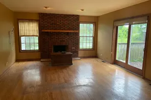 40W003 Russell Rd, Elgin, IL 60124 - Photo 6