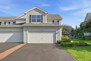 570 W Kristina Ln, Round Lake, IL 60073 - Photo 2