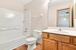 570 W Kristina Ln, Round Lake, IL 60073 - Photo 24