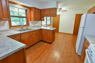 42886 N Washington Avenue, Winthrop Harbor, IL 60096 - Photo 8
