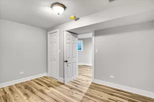 7026 S Eberhart Ave, Chicago, IL 60637 - Photo 12