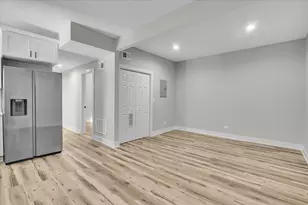 7026 S Eberhart Ave, Chicago, IL 60637 - Photo 34