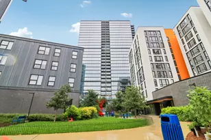 860 W Blackhawk St, Chicago, IL 60642 - Photo 2