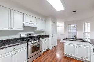 985 Huntington Dr, Elk Grove Village, IL 60007 - Photo 8