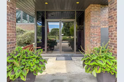453 Raintree Drive #5K, Glen Ellyn, IL 60137 - Photo 2
