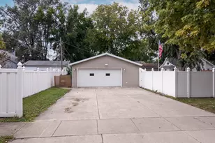 921 N Plum St, Pontiac, IL 61764 - Photo 4