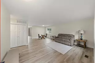 306 Drake Ct, Bolingbrook, IL 60490 - Photo 2