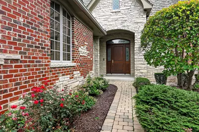 46 Forest Gate Circle, Oak Brook, IL 60523 - Photo 2