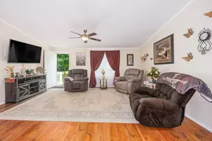 572 Gerrish Rd, Patoka, IL 62875 - Photo 8