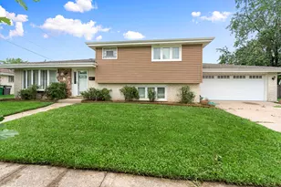 8830 W Lotus Dr, Hickory Hills, IL 60457 - Photo 1