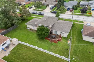 8830 W Lotus Dr, Hickory Hills, IL 60457 - Photo 10