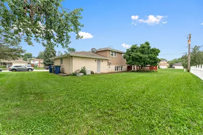 8830 W Lotus Drive, Hickory Hills, IL 60457 - Photo 34