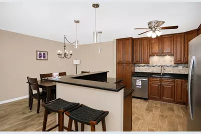 120 Lakeview Drive #215, Bloomingdale, IL 60108 - Photo 8