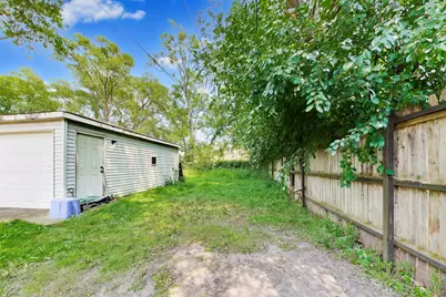 9615 S Bensley Avenue, Chicago, IL 60628 - Photo 18