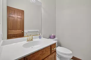 4N760 S Circle Dr, Saint Charles, IL 60175 - Photo 14