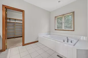 4N760 S Circle Dr, Saint Charles, IL 60175 - Photo 6