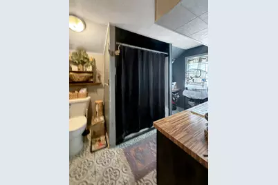 428 W Chestnut Street, Freeport, IL 61032 - Photo 10