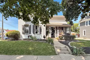 428 W Chestnut St, Freeport, IL 61032 - Photo 2